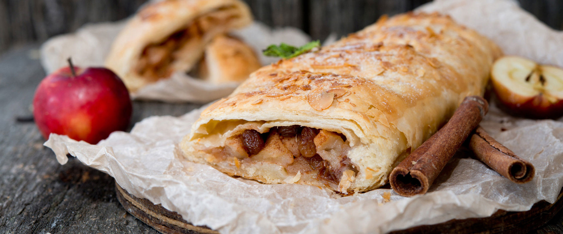 Apple strudel Apple strudel, decorated with cinnamon sticks and apples.