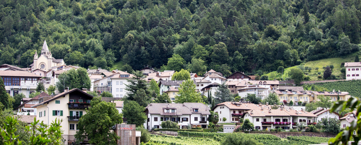 Hotels in Montan