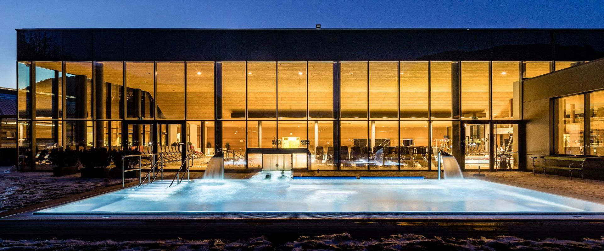 Balneum Sterzing Picture of the outdoor area of the swimming pool in Sterzing