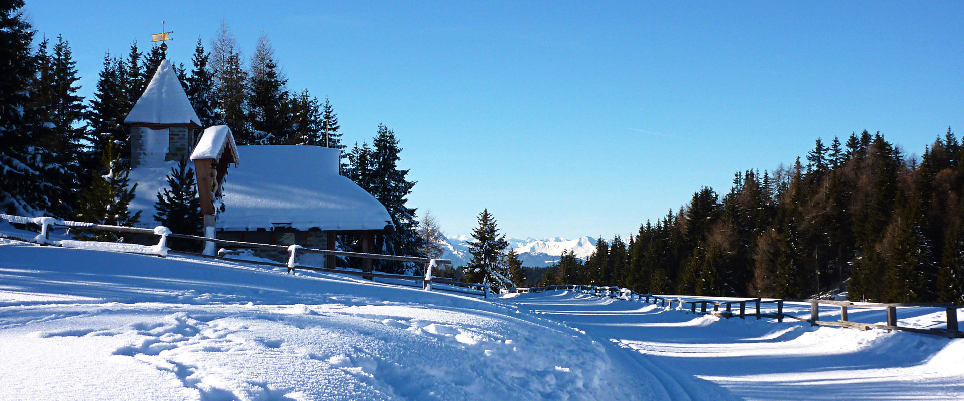 Rodenecker Alm Cross-country ski run & chapel on Rodenecker Alm in winter