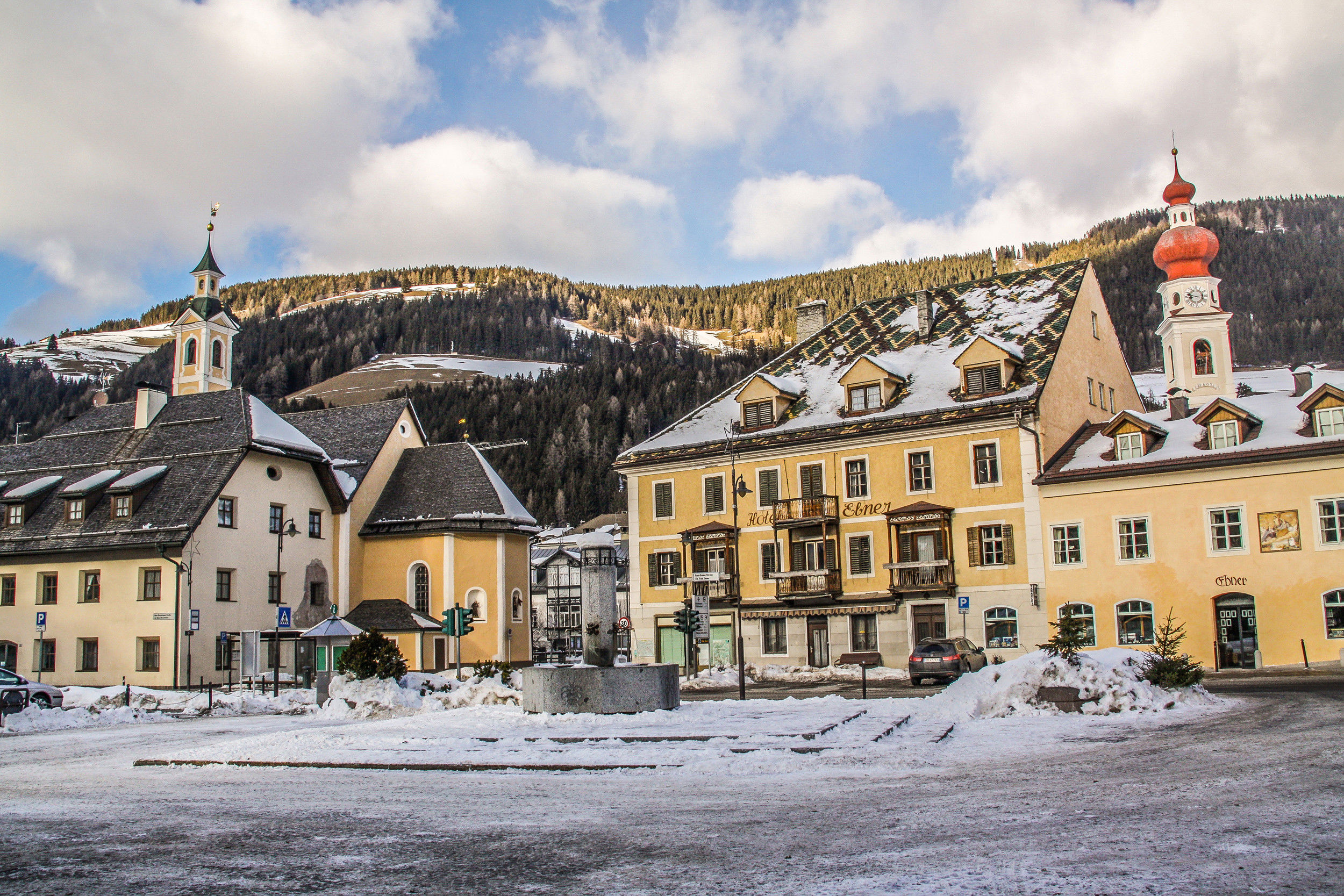 Spital church, Haus Ebner & St. Stephanus parish church in Niederdorf