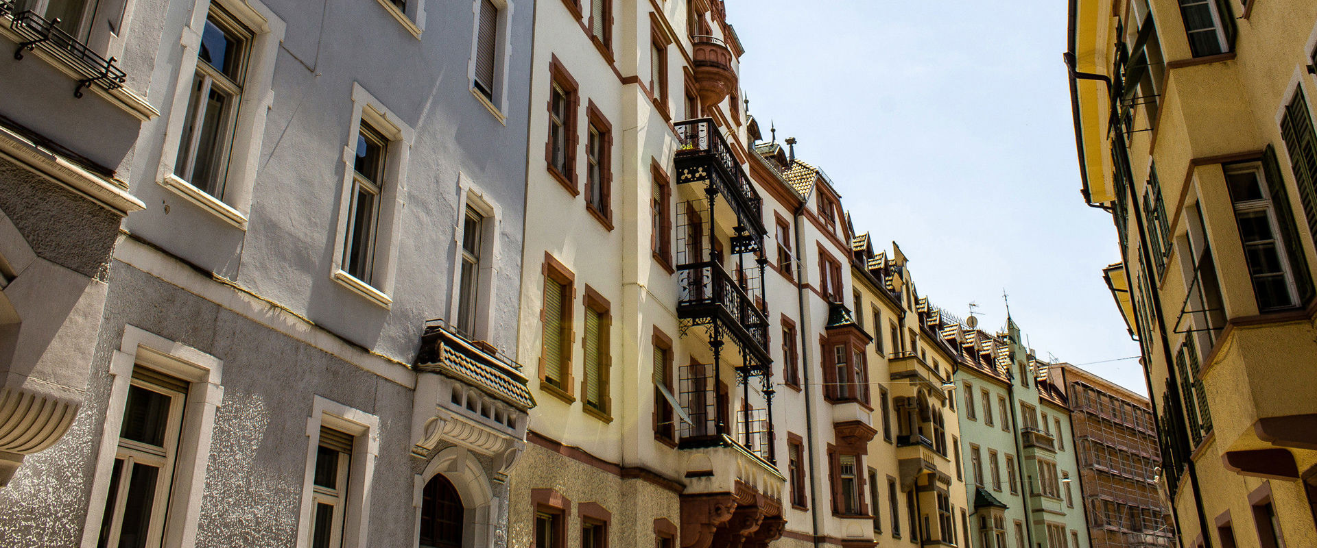 The arcades of Bozen View of the houses in the narrow streets of the old town of Bozen.