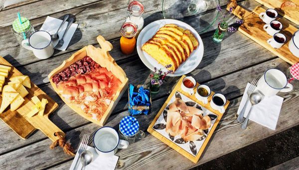 Breakfast and brunch on the alpine pasture