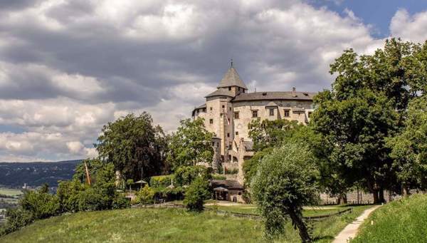 Castle adventures for kids and teens
