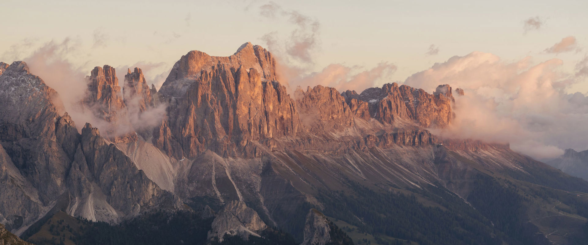 Nature Park Schlern-Rosengarten Alpenglow from the Rosengarten.