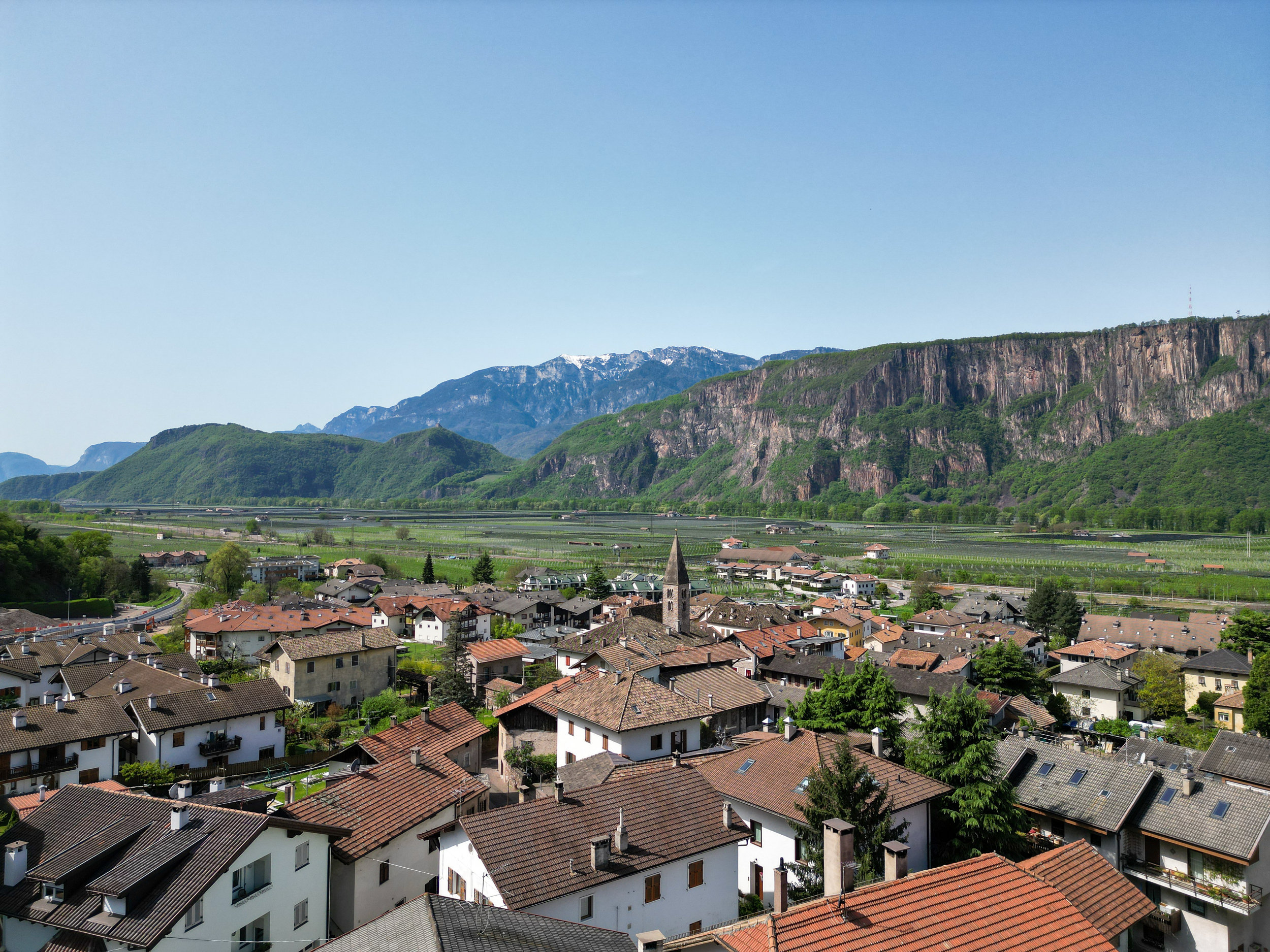 Houses in Branzoll, orchards and Pfatten walls