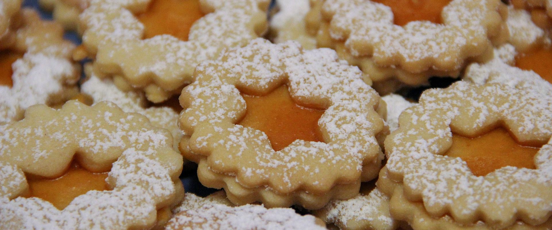 Close-up of Spitzbuben biscuits.