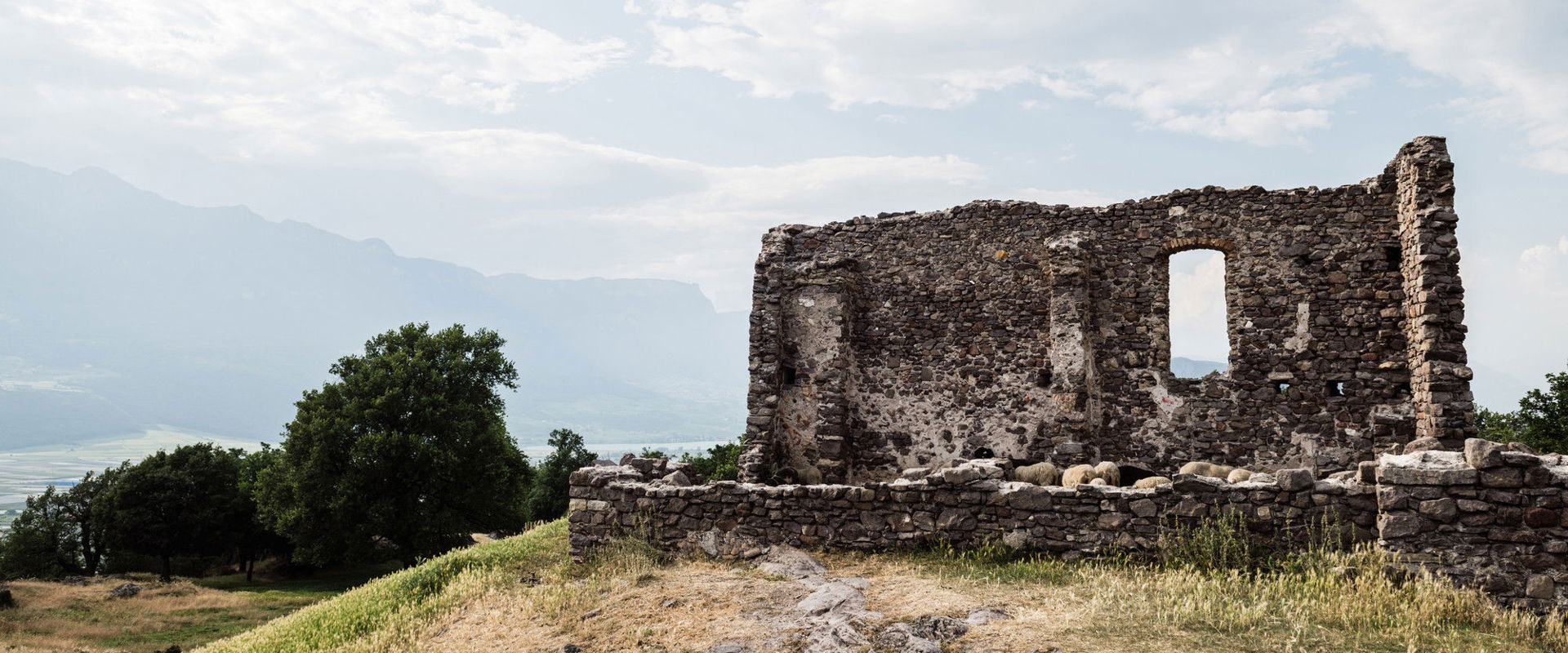 Castelfeder castle ruins Photo of the Castelfeder castle ruins.